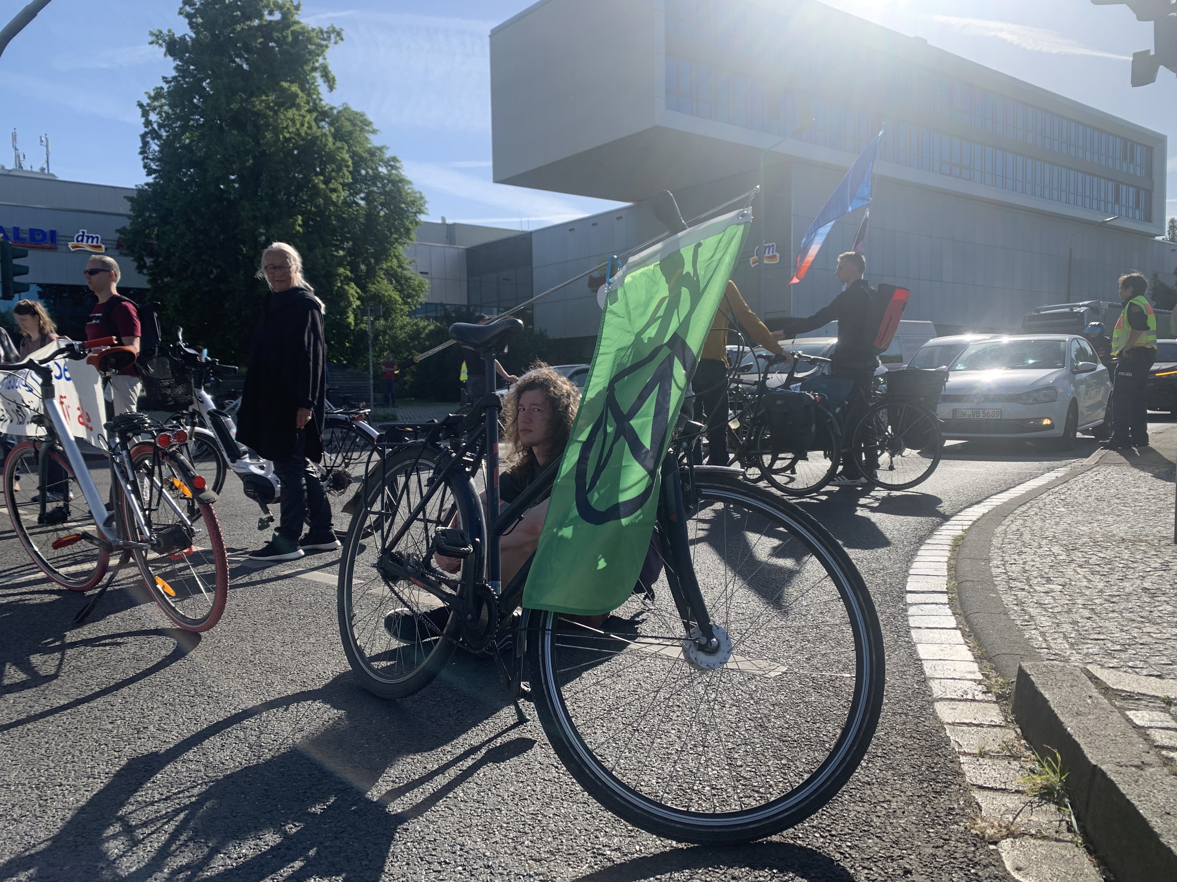 Dresden Straßburger Platz - XR-Fahne am Fahrrad