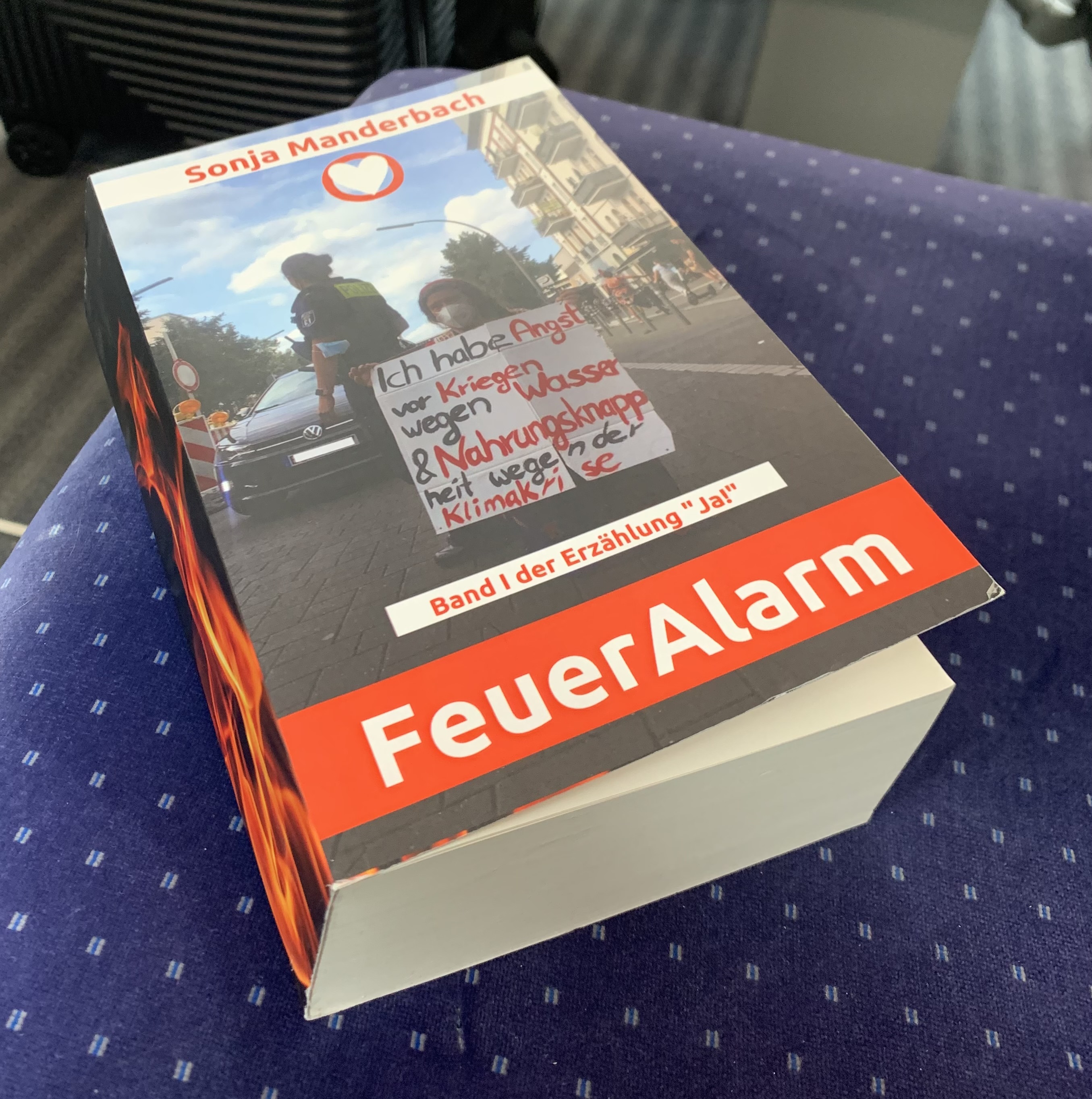 Foto vom Buch „Feueralarm“ von Sonja Manderbach