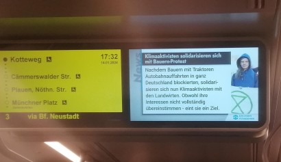 „Klimaaktivisten solidarisieren sich mit Bauern-Protest. Nachdem Bauern mit Traktoren Autobahnauffahrten in ganz Deutschland blockierten, solidarisieren sich nun Klimaaktivisten mit den Landwirten. Obwohl ihre Interessen nicht vollständig überenstimmen - eint sie ein Ziel.“