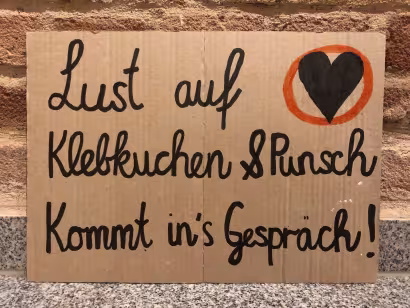 Pappschild „Lust auf Klebkuchen & Punsch? Kommt ins Gespräch!“