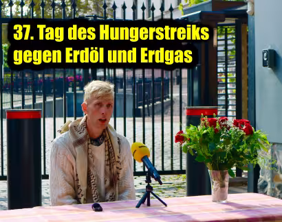 PRESSEKONFERENZ: Vebjørn Bjelland Berg hat vor dem Büro des Premierministers (SMK) Platz genommen, damit der Premierminister ihn möglichst einfach treffen kann.