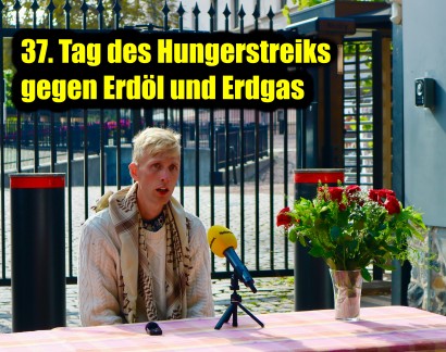 PRESSEKONFERENZ: Vebjørn Bjelland Berg hat vor dem Büro des Premierministers (SMK) Platz genommen, damit der Premierminister ihn möglichst einfach treffen kann.