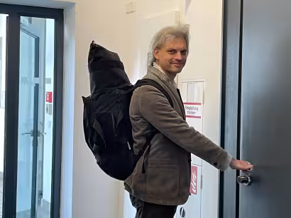 Christian Bläul auf dem Weg in den Verhandlungssaal im Dresdner Landgericht; Quelle Monika Löffler